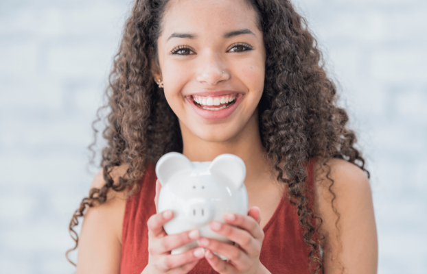 Tips de educación financiera para tus hijos adolescentes