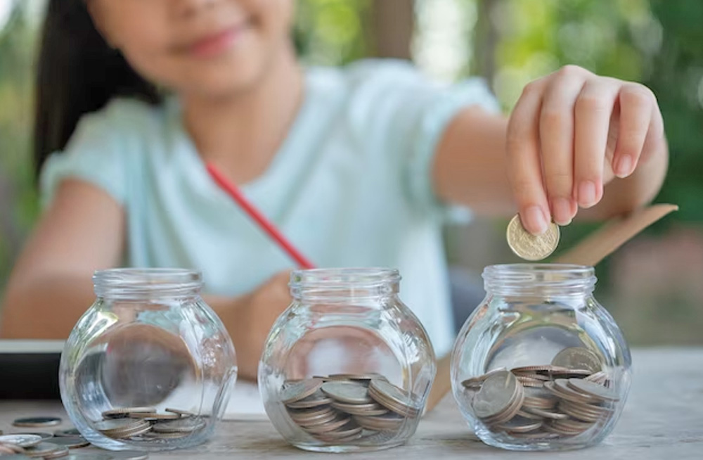 Estrategias para enseñar educación financiera a tus hijos con ahorros permanentes